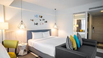 Corner Suite | Rollaway beds, free WiFi, bed sheets