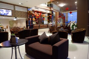 Lobby sitting area - Siam Oriental Hotel (Hat Yai)