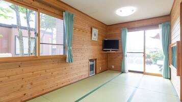 Superior Cottage | Desk, soundproofing, free WiFi