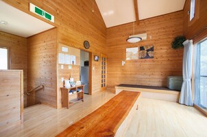 液晶テレビ、DVD プレーヤー