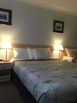 迷你吧、書桌、熨斗/熨衫板、免費 Wi-Fi