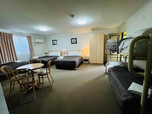 Deluxe Family Room  - Ten Dollar Town Motel (Gulgong)