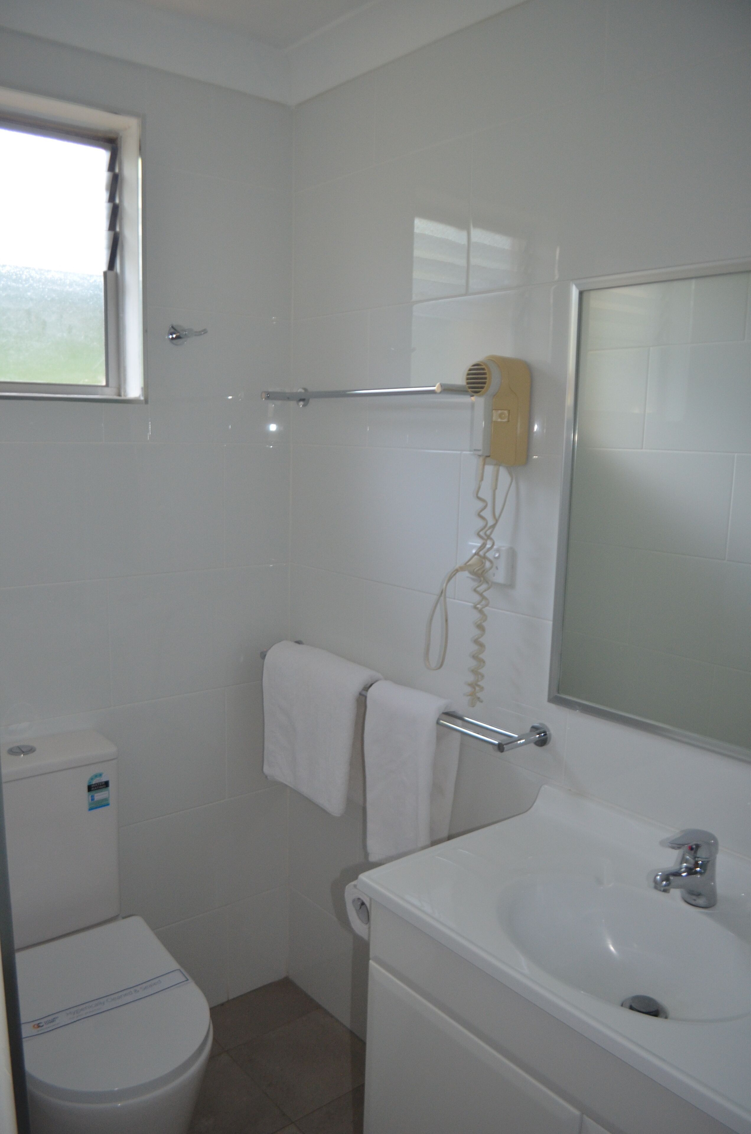 Salle de bain | Douche, articles de toilette gratuits, sèche-cheveux