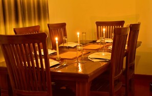 Breakfast, lunch, dinner served; local and international cuisine