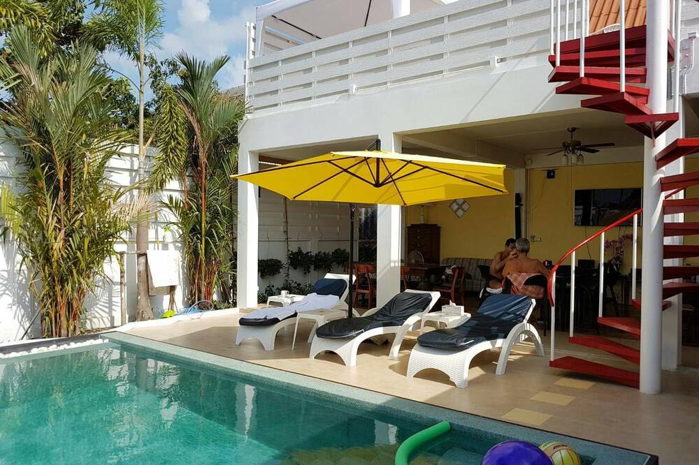Barefeet Naturist Resort