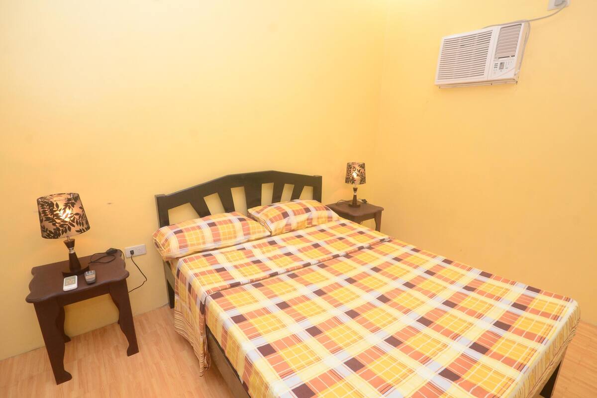 Standard Room | Desk, WiFi (free)