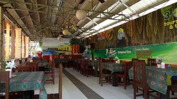 Breakfast, lunch, dinner served; Filipino cuisine