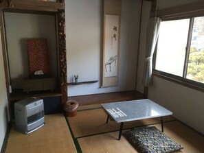 基本客房, 共用浴室 | 1 間臥室、免費迷你吧、獨特裝潢、書桌