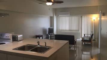 2 Bedroom Bayview Condo, Non Smoking, Room 512 | 2 bedrooms, desk, free WiFi