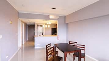2 Bedroom Bayview Condo, Non Smoking, Room 612 | 2 bedrooms, desk, free WiFi