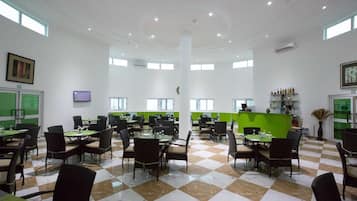 Breakfast, lunch served; local and international cuisine, ocean views
