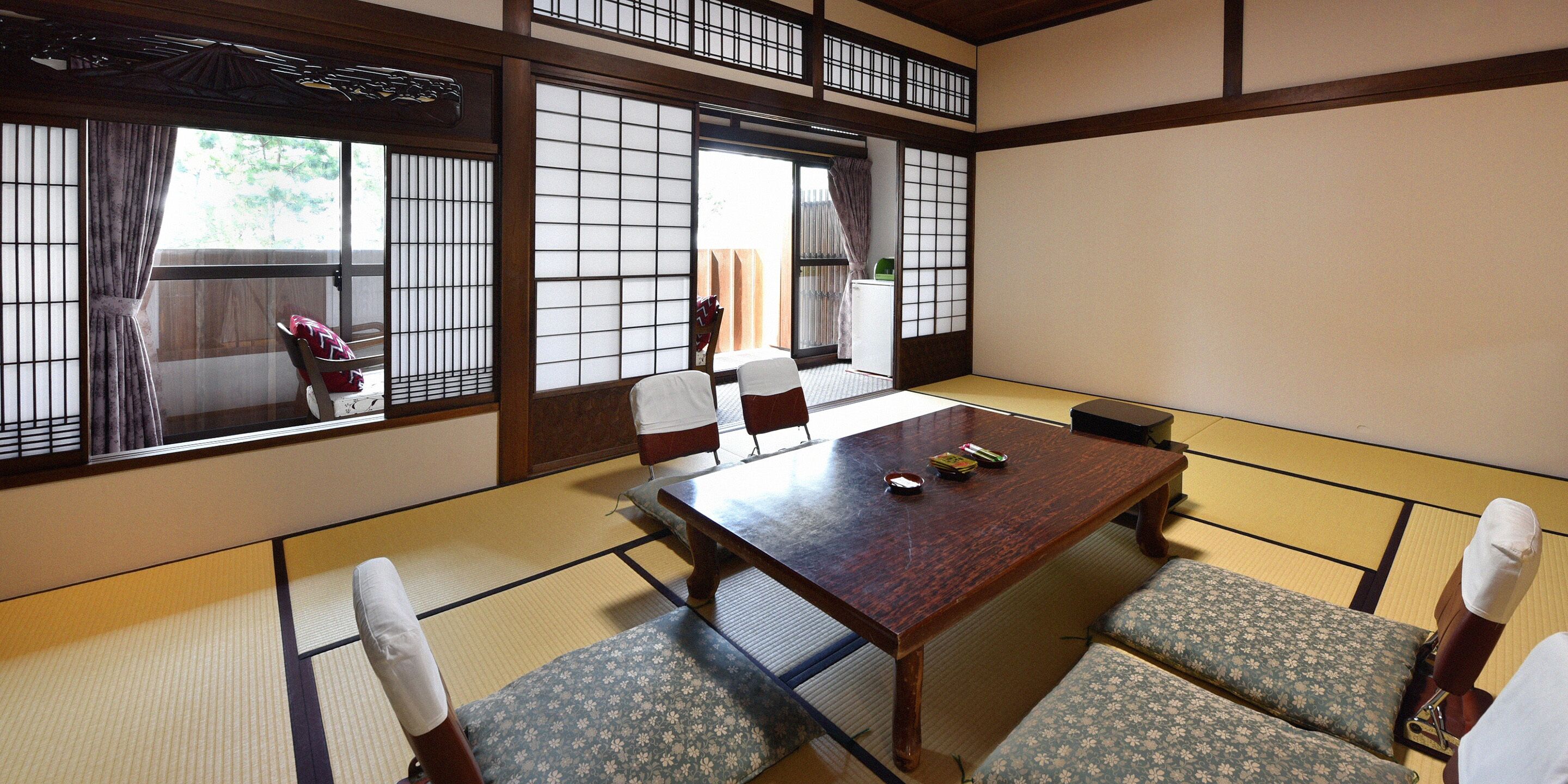 Quarto luxo (2-4 People) | Cofres nos quartos, Wi-Fi de cortesia