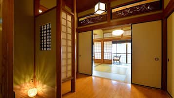 豪華客房 (2-4 People) | 客房內保險箱、免費無線上網