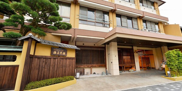 المنشأة من الخارج