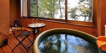 Artículos de tocador gratuitos, secador de pelo, pantuflas, bidet