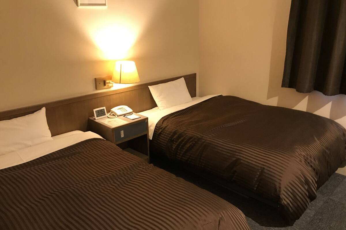 desk, laptop workspace, free wifi, bed sheets