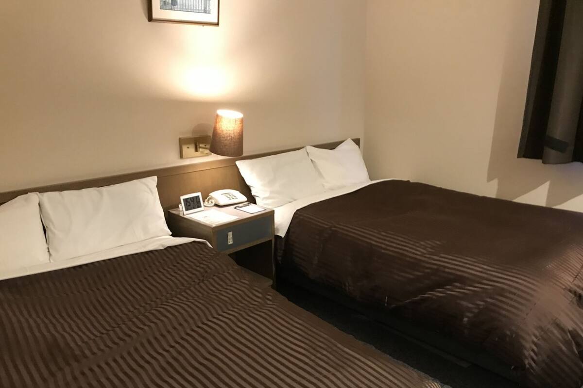 Escrivaninha, espaço de trabalho para notebook, Wi-Fi de cortesia