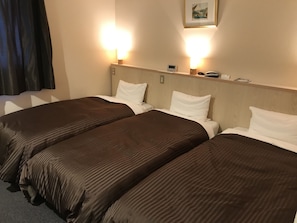 Escritorio, espacio para trabajar con laptop y wifi gratis