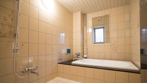Jetted tub