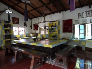 朝食、ランチ、ディナーに営業 (郷土料理)