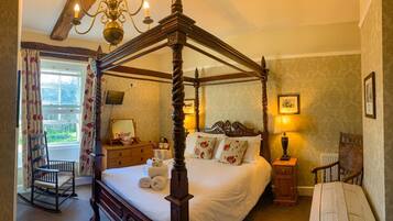 Desk, free WiFi, bed sheets