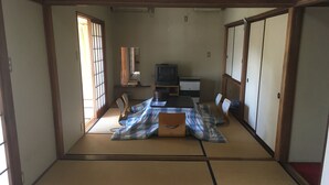 트래디셔널룸, 공용 욕실 (Japanese Style) | 오리/거위털 이불, 미니바, 무료 WiFi