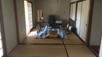Japanese Style Room, Shared Bathroom | Down duvets, minibar, free WiFi