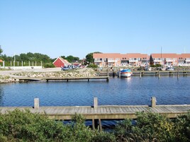 Ubicación cercana a la playa y arena blanca