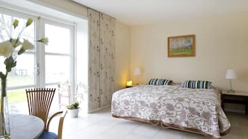 Comfort Room, Private Bathroom | Individually decorated, individually furnished, free WiFi