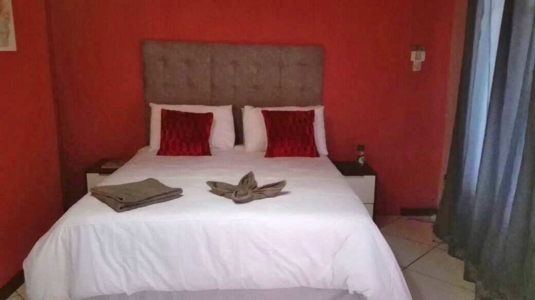 Habitación ejecutiva, vistas al jardín | Escritorio, camas supletorias, wifi gratis