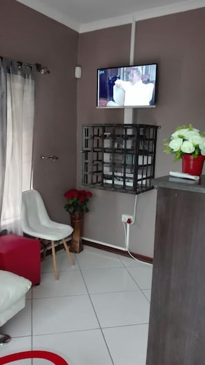 Lobby sitting area - D&K Guest House (Maun)