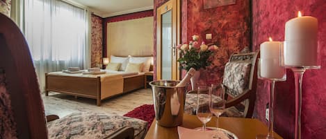 Bureau, chambres insonorisées, lits bébé (gratuits), Wi-Fi gratuit