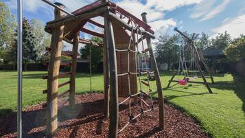 Children’s play area – outdoor
