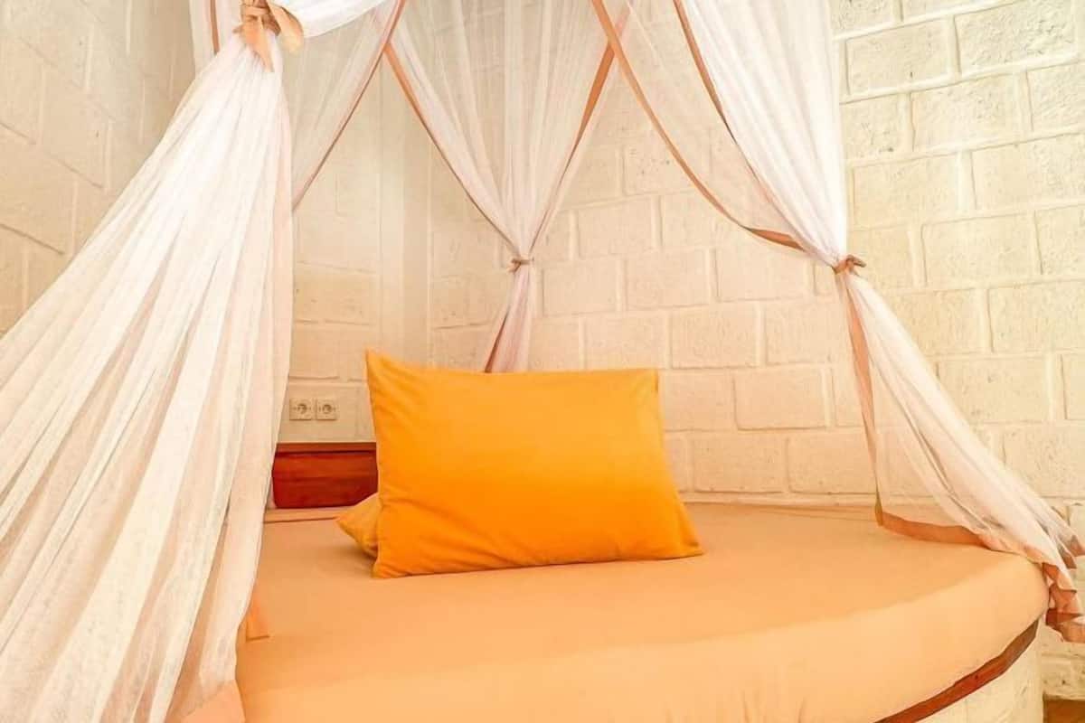 1 bilik tidur, bar mini, peti besi dalam bilik