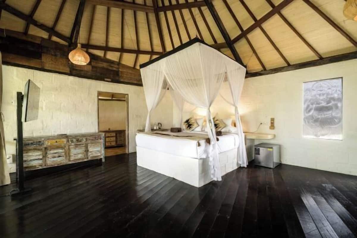 Minibar, in-room safe, individually decorated, blackout curtains