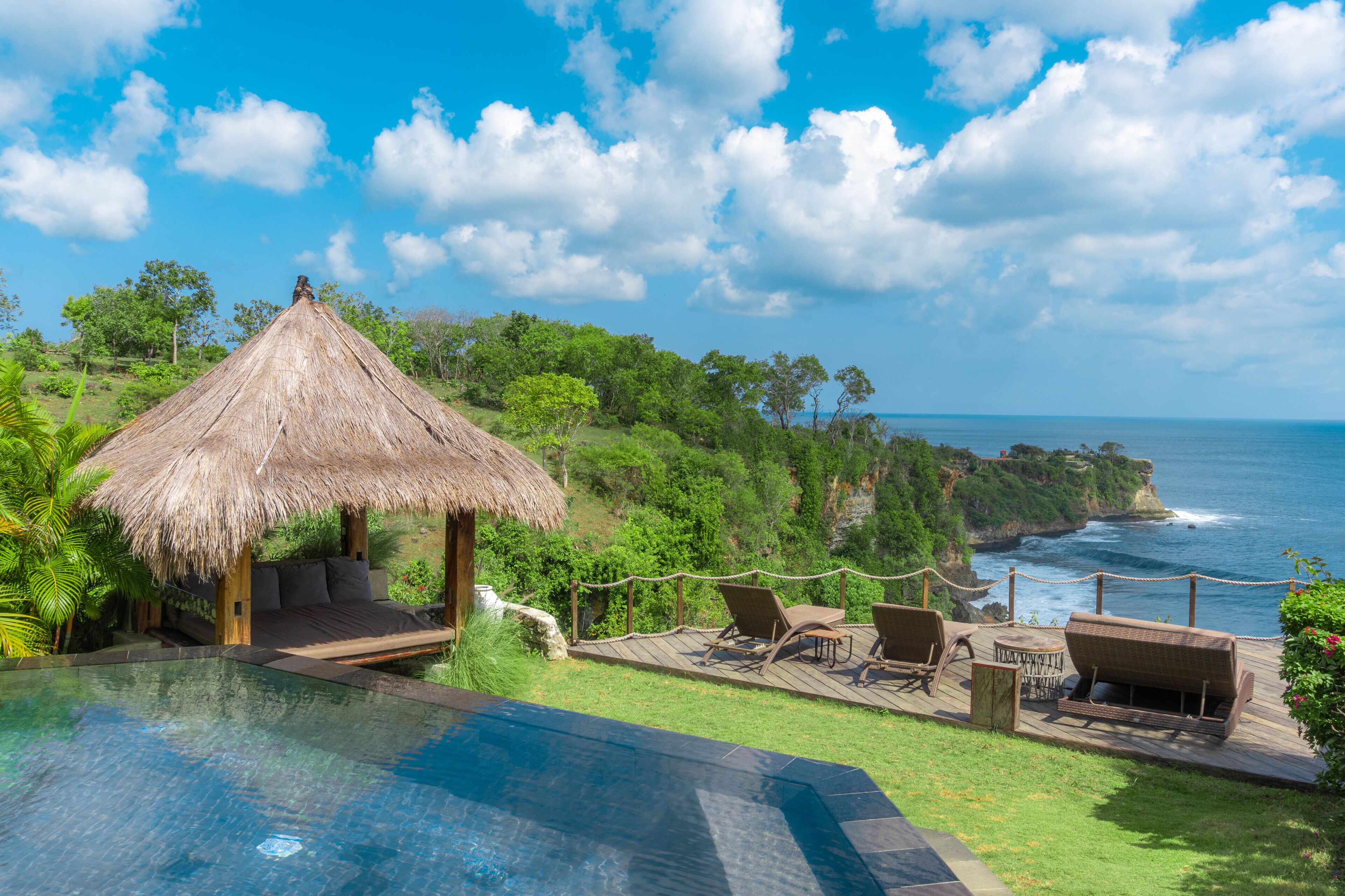 Outdoor pool, pool umbrellas, sun loungers