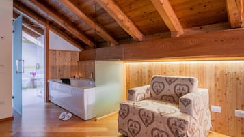 Suite, Hot Tub | In-room safe, desk, free WiFi