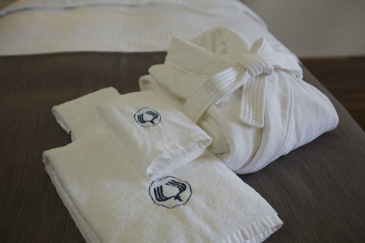 twin room, open air bath, non smoking | minibar, in-room safe, desk, laptop workspace