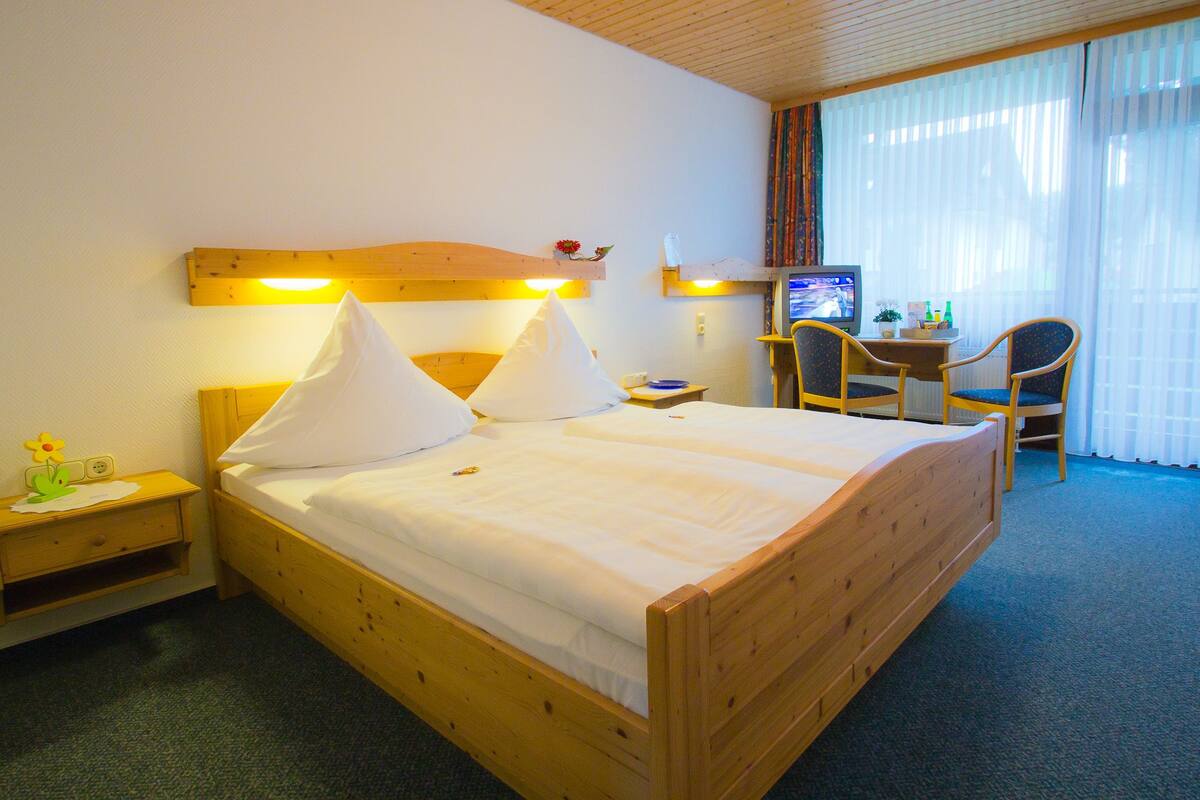 Classic Double Room, Balcony | In-room safe, desk, cribs (surcharge), WiFi (free)