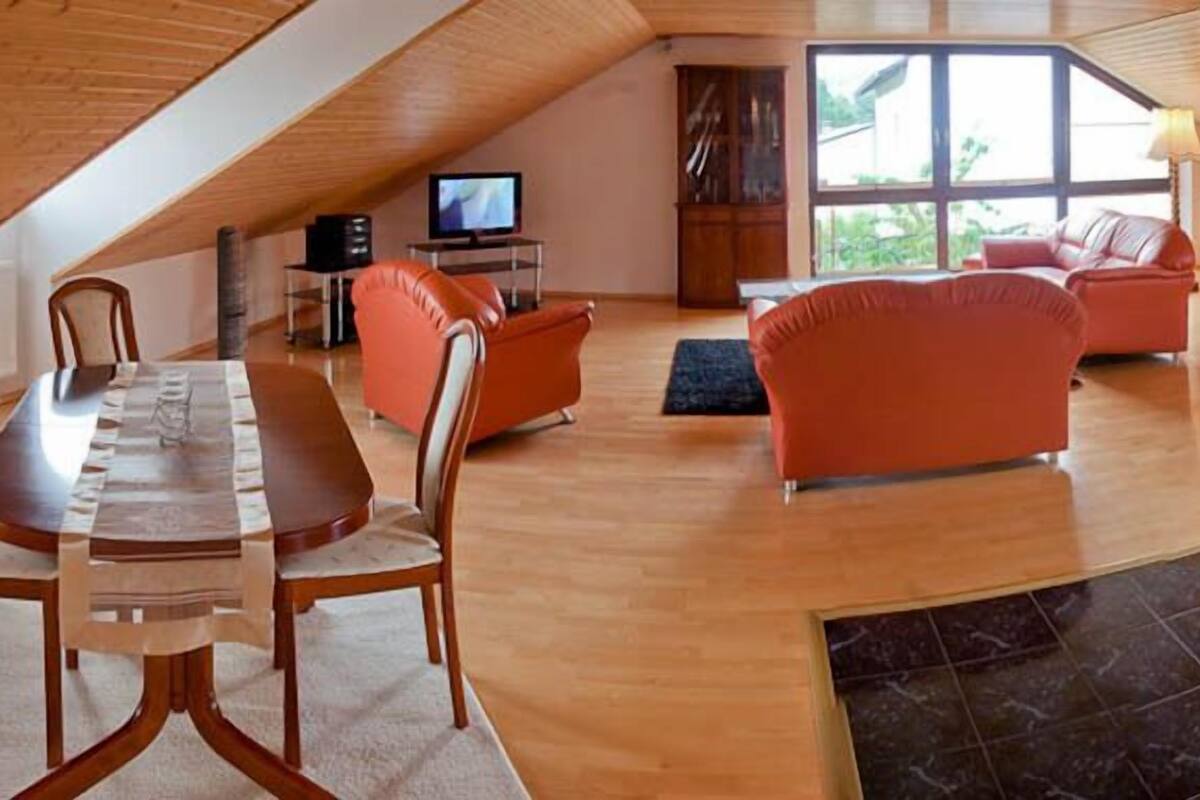 Suite, 1 Schlafzimmer, Küche | Wohnbereich | Fernseher