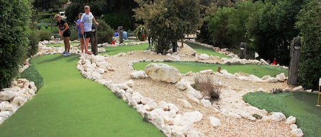 Sân golf mini