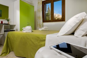 Herbergi fyrir tvo (Mughetto) | Rúmföt af bestu gerð, míníbar, skrifborð, vinnuaðstaða fyrir fartölvur