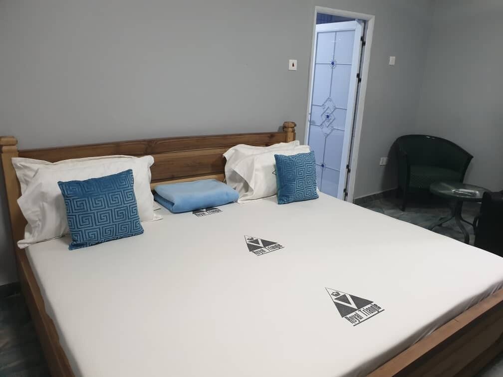 Luxury Room, 1 King Bed, Mountain View | Individually decorated, individually furnished, desk, laptop workspace