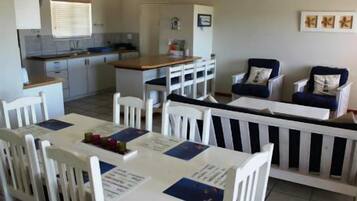 Appartement Duplex Confort, 4 chambres | Restauration dans la chambre