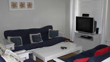 Appartement Duplex Confort, 4 chambres | Salle de séjour | Télévision