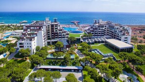 A coastal hotel with multiple buildings, a swimming pool, and a view of the sea. - Selectum Luxury Resort (Serik)