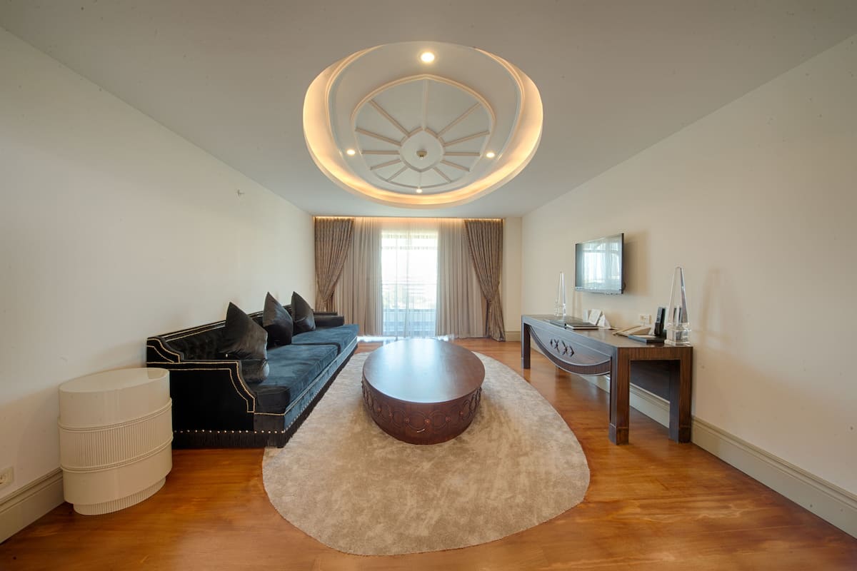 royal suite | 2 bedrooms, premium bedding, minibar, in-room safe