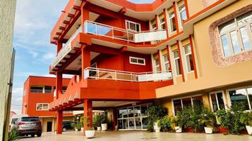 Fachada de la propiedad