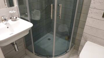 Apartment | Bathroom | Shower, free toiletries, hair dryer, towels