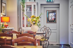 Peti sejuk/penyejuk beku saiz penuh, ketuhar gelombang mikro, ketuhar